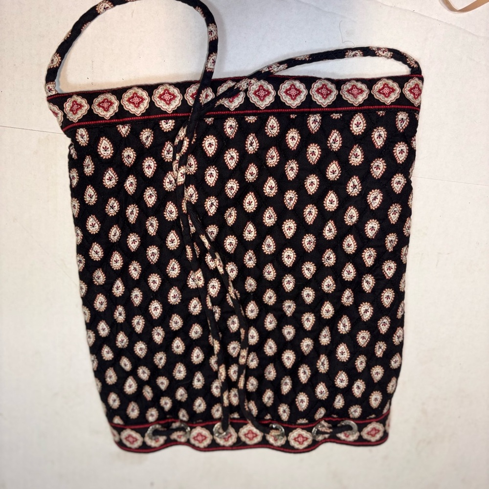 Vera Bradley retired drawstring backpack in the "Classic Black" paisley pattern - Picture 4 of 15